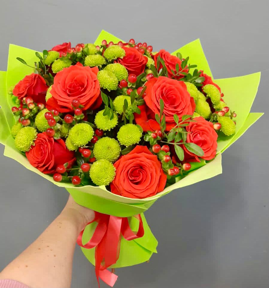 Букет цветов из: Хризантемы и Розы в Лесной Свердловской области