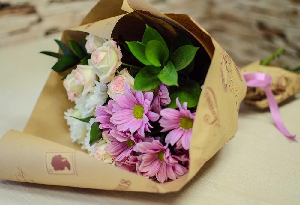 Букет цветов из: Розы и Хризантемы в Лесной Свердловской области