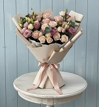 Букет цветов из:  Розы и Лизиантусы в Лесной Свердловской области
