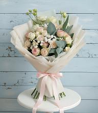 Букет цветов из:  Розы и Лизиантусы в Лесной Свердловской области