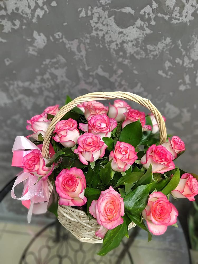 Цветочная композиция из Розы в корзине в Лесной Свердловской области