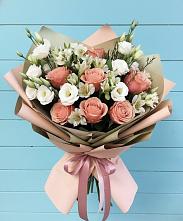 Букет цветов из:  Розы, Альстромерии и Лизиантусы #REPLACE_PRED# Лесной Свердловской области