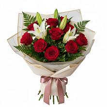 Букет цветов из:  Лилии и Розы в Лесной Свердловской области