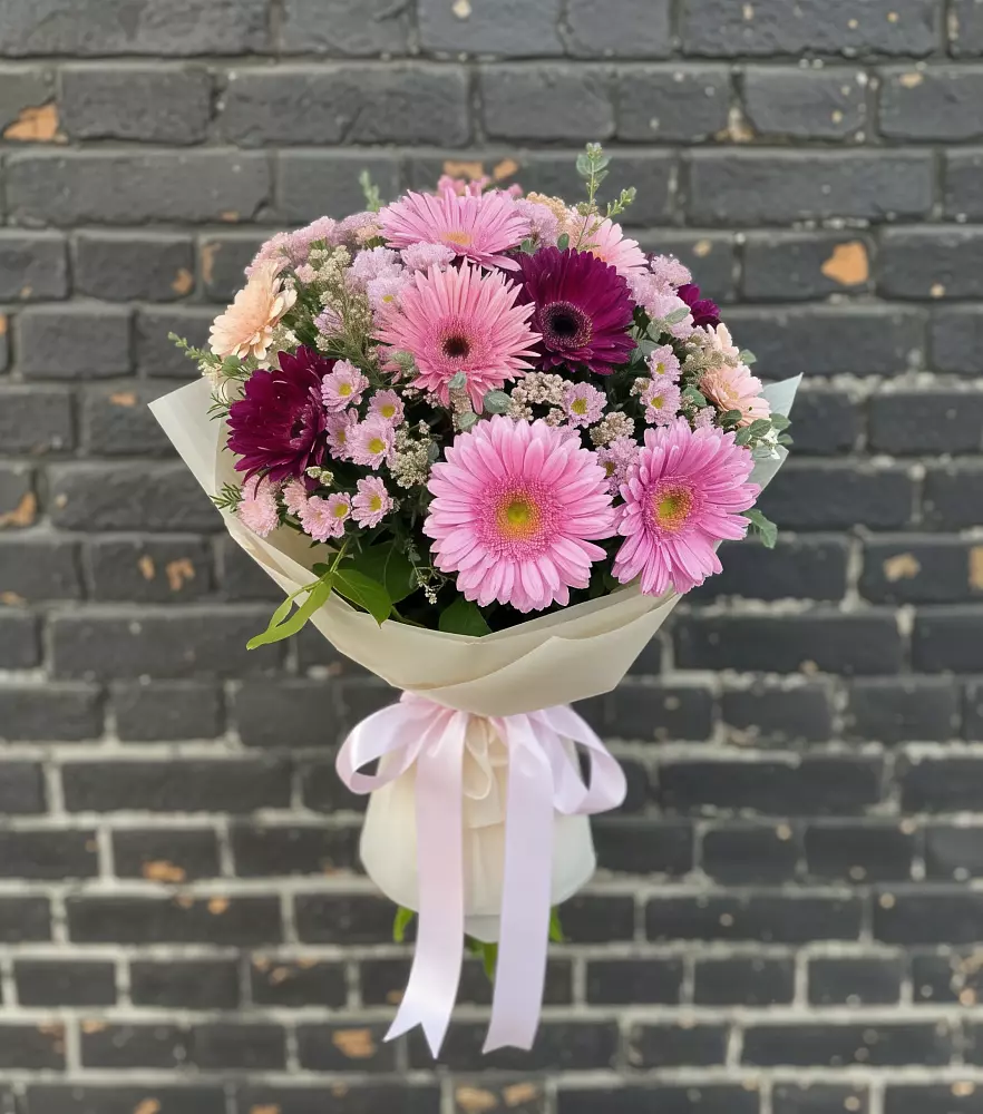 Букет цветов из: Герберы и Хризантемы в Лесной Свердловской области