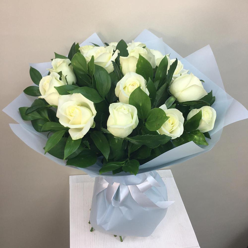 Букет 15 Белых роз Проуд в Лесной Свердловской области