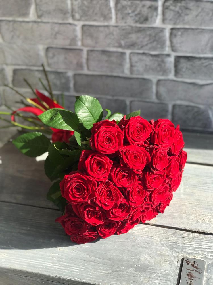 Букет Красные розы Фридом в Лесной Свердловской области