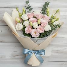 Букет цветов из:  Лизиантусы в Лесной Свердловской области