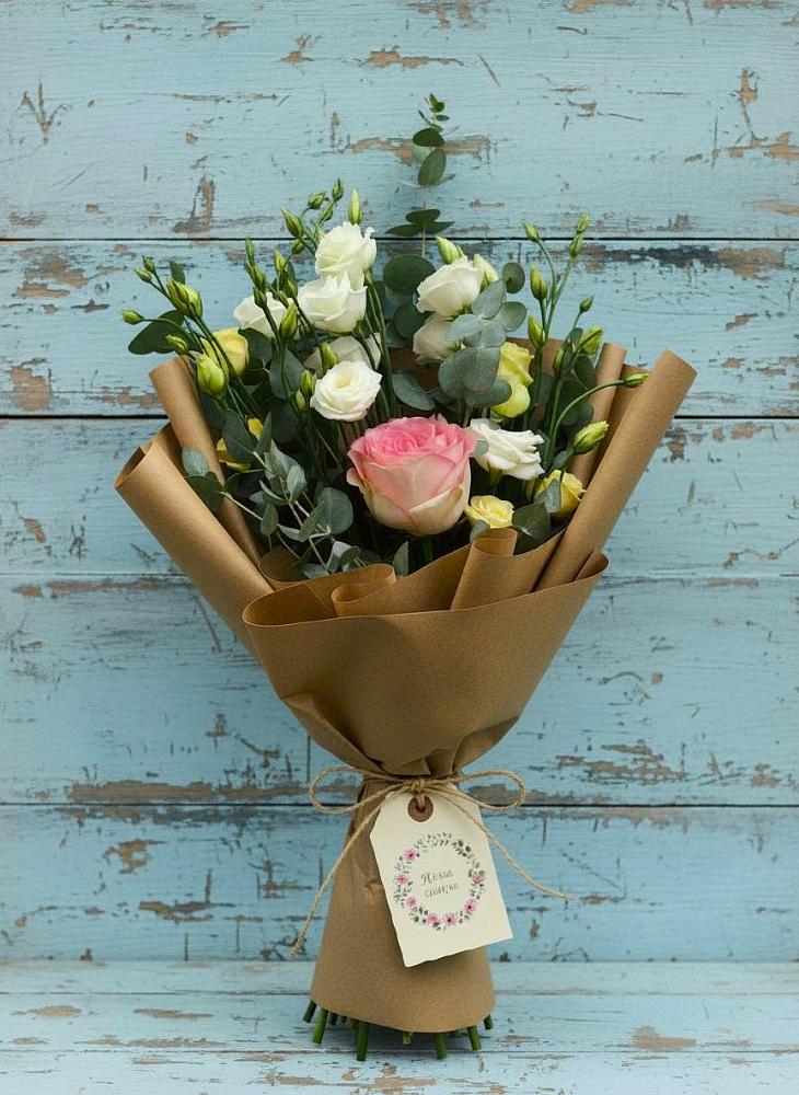 Букет цветов из: Розы и Лизиантусы в Лесной Свердловской области