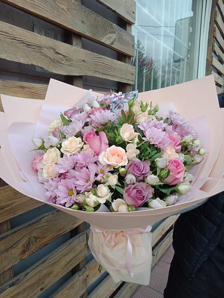 Букет цветов из: Розы и Хризантемы в Лесной Свердловской области