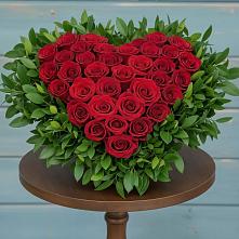 Цветочная композиция из Розы в виде сердца в Лесной Свердловской области