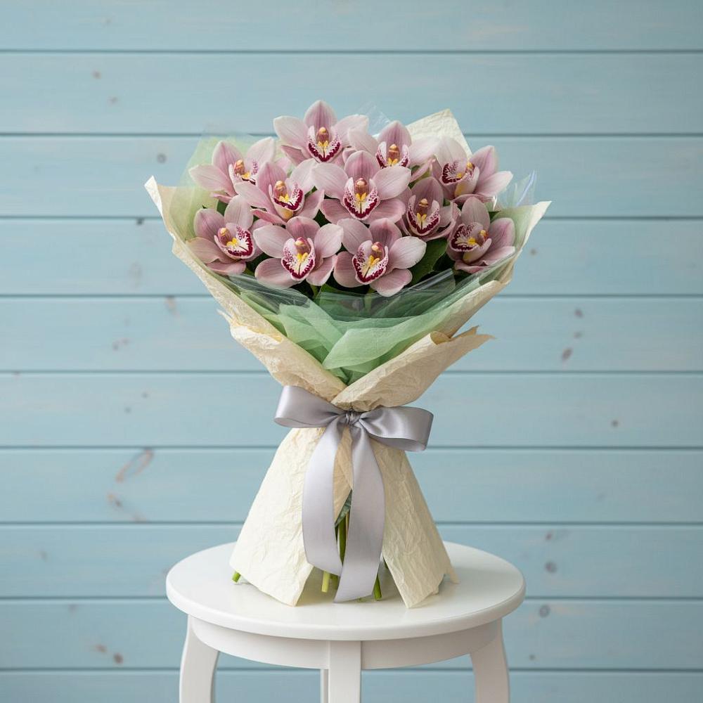 Букет цветов из: Орхидеи и Розы в Лесной Свердловской области