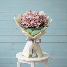 Букет цветов из:  Орхидеи и Розы в Лесной Свердловской области
