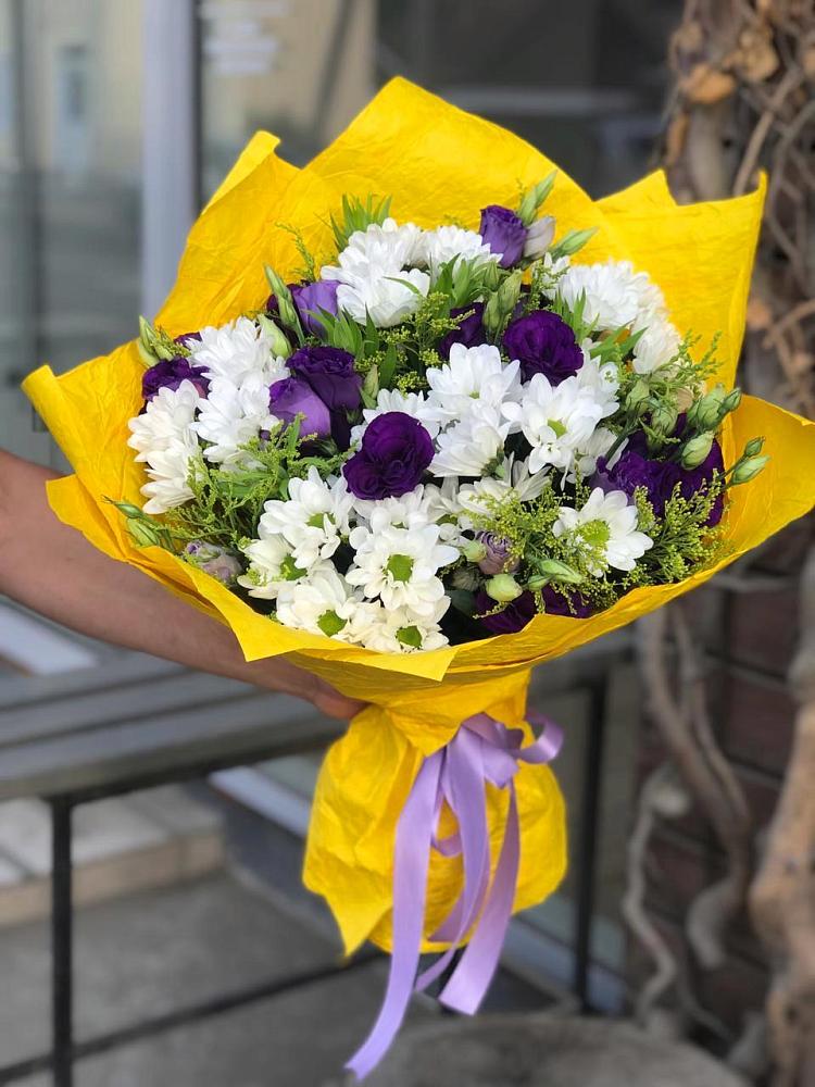 Букет цветов из: Ирисы, Хризантемы и Ромашки в Лесной Свердловской области
