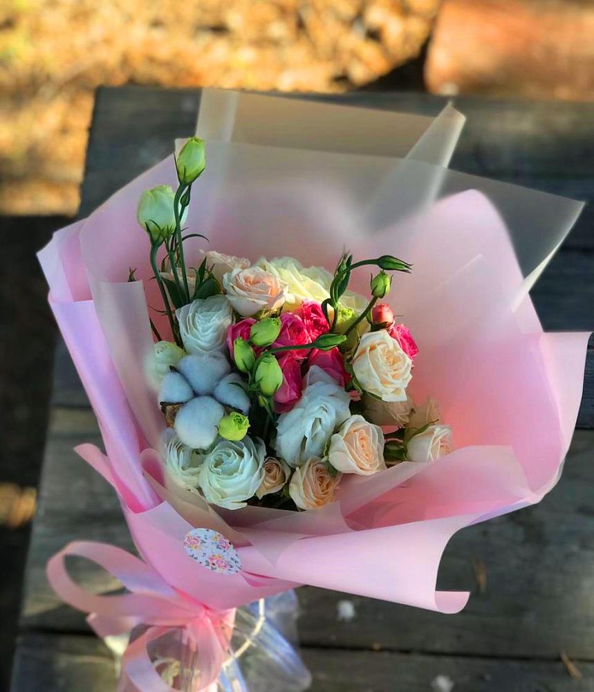 Букет цветов из: Розы и Лизиантусы в Лесной Свердловской области