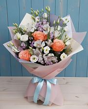 Букет цветов из:  Лизиантусы, Розы, Альстромерии и Гипсофила в Лесной Свердловской области