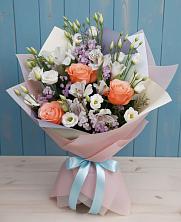 Букет цветов из:  Лизиантусы, Розы, Альстромерии и Гипсофила в Лесной Свердловской области