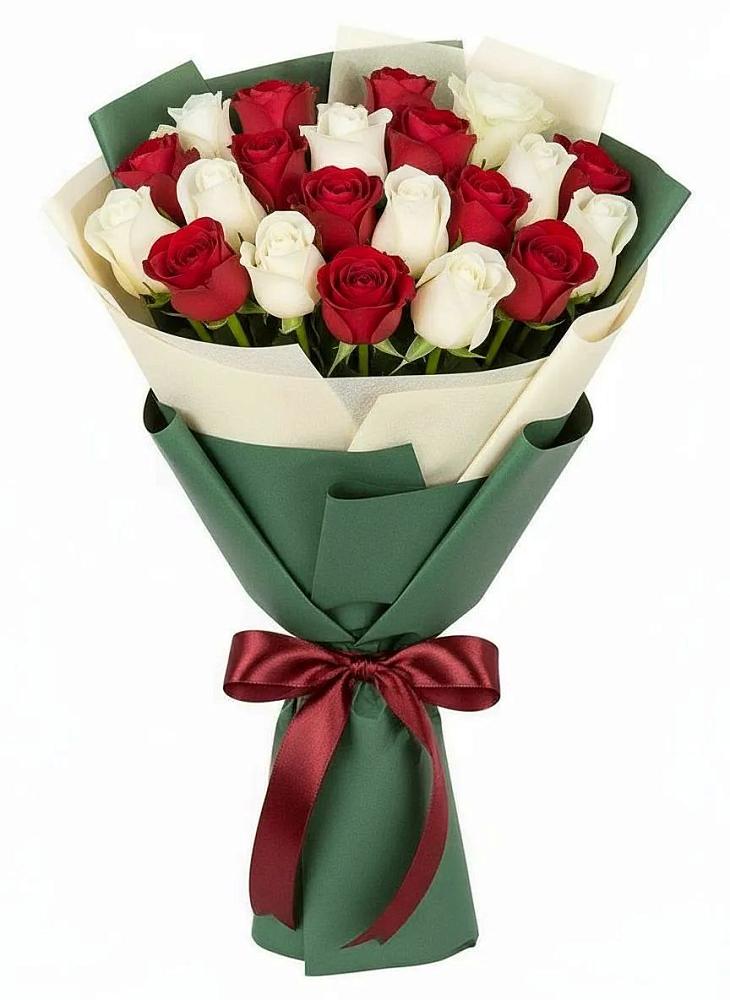 Букет Микс из красных и белых роз в Лесной Свердловской области