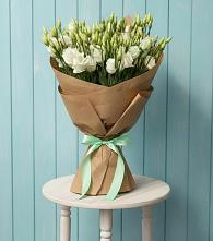 Букет цветов из:  Лизиантусы в Лесной Свердловской области