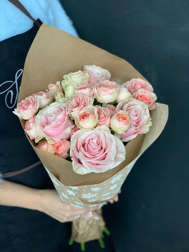 Букет цветов из: Хризантемы и Розы в Лесной Свердловской области