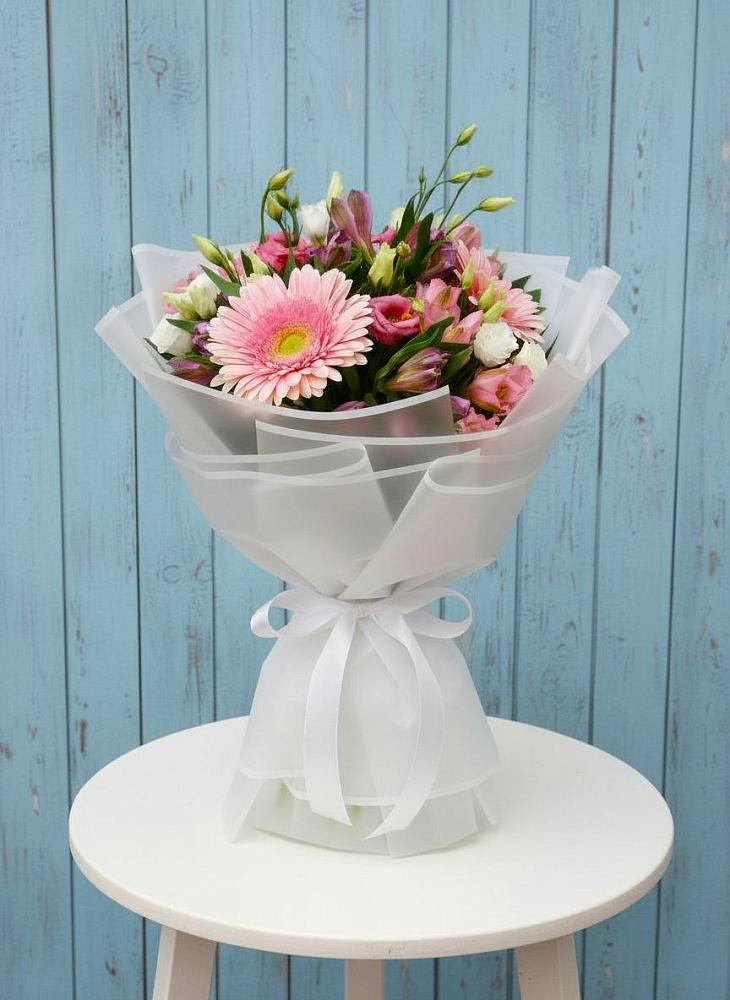 Букет цветов из: Герберы, Альстромерии и Лизиантусы в Лесной Свердловской области