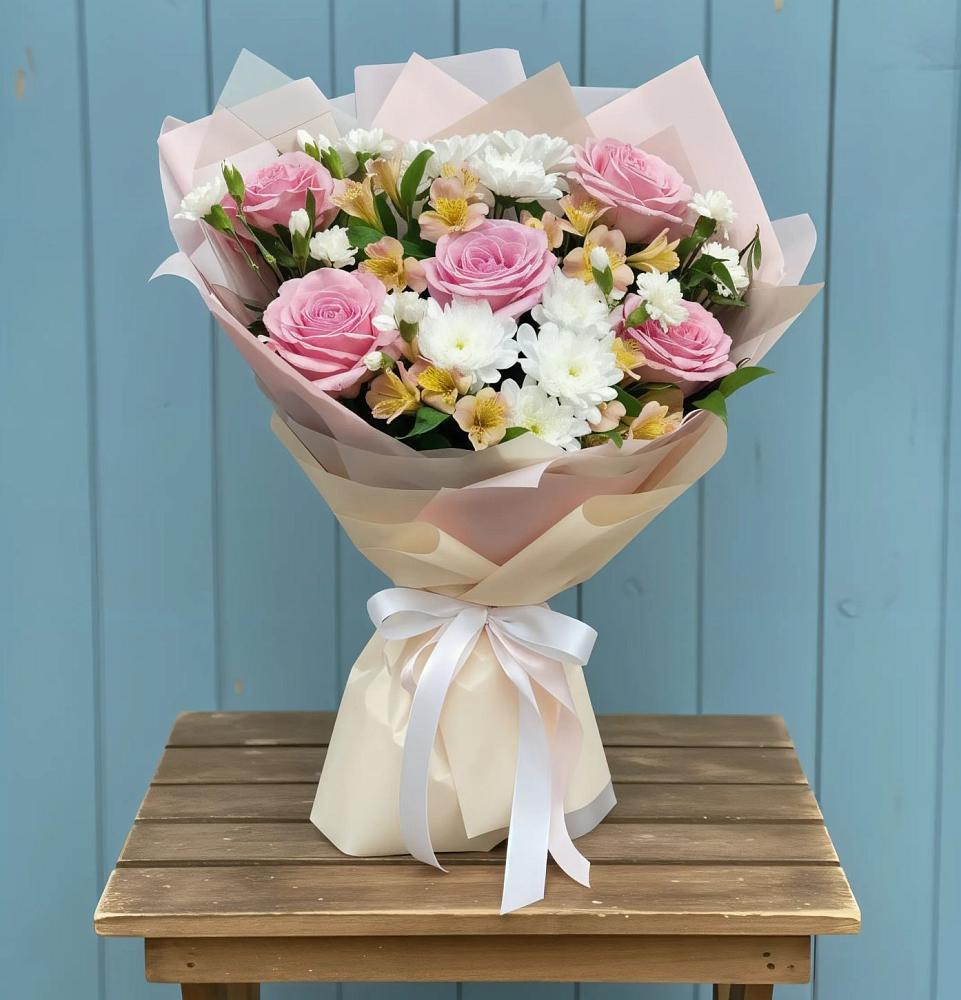 Букет цветов из: Гвоздики, Орхидеи и Розы в Лесной Свердловской области