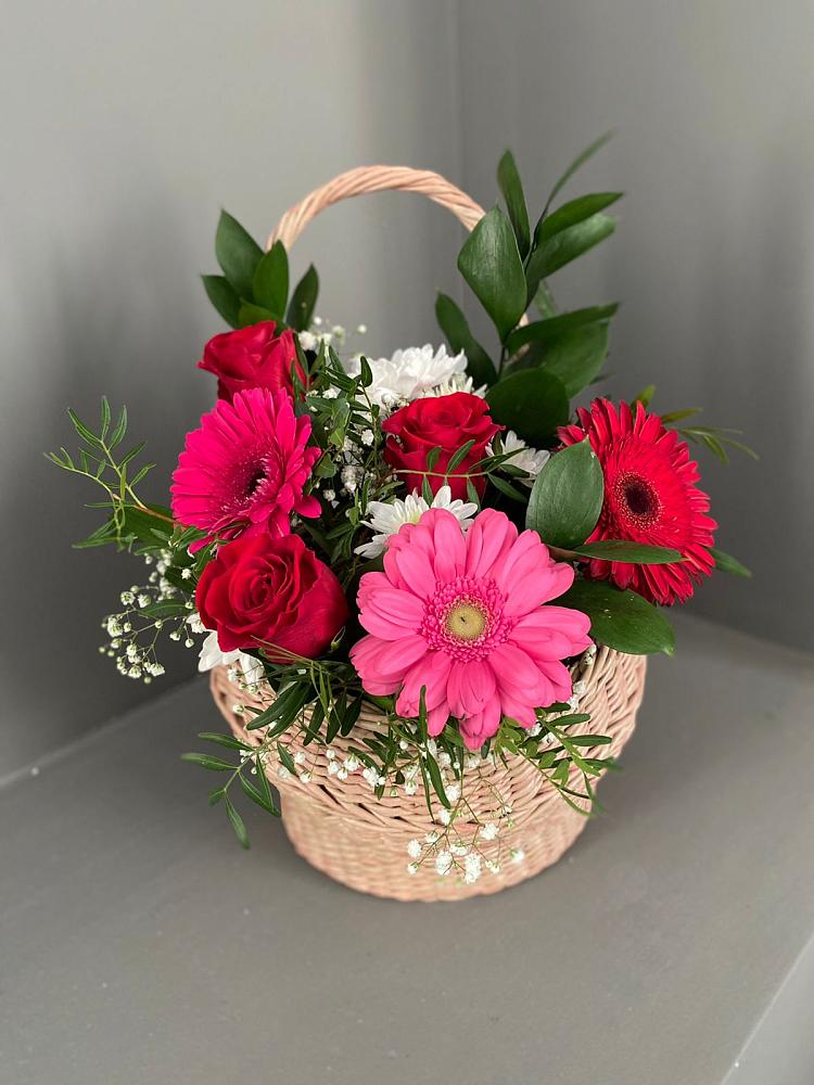Цветочная композиция из Розы, Хризантемы и Герберы в корзине в Лесной Свердловской области
