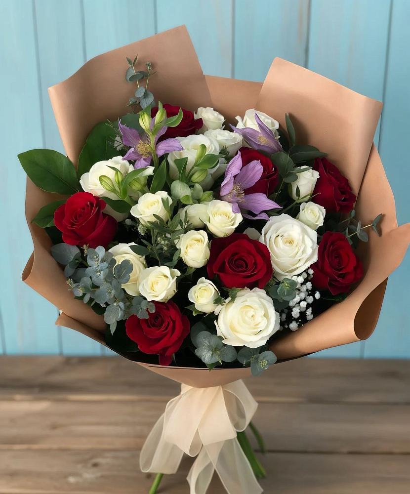 Букет цветов из: Розы и Альстромерии в Лесной Свердловской области