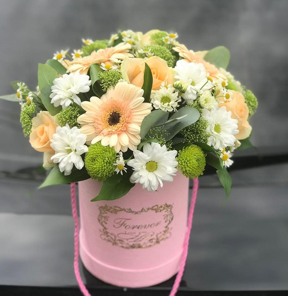 Цветочная композиция из Розы, Герберы и Хризантемы в шляпной коробке в Лесной Свердловской области