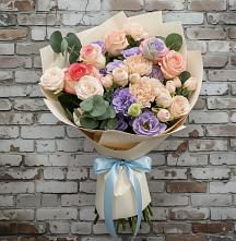 Букет цветов из:  Розы, Лизиантусы и Гвоздики в Лесной Свердловской области