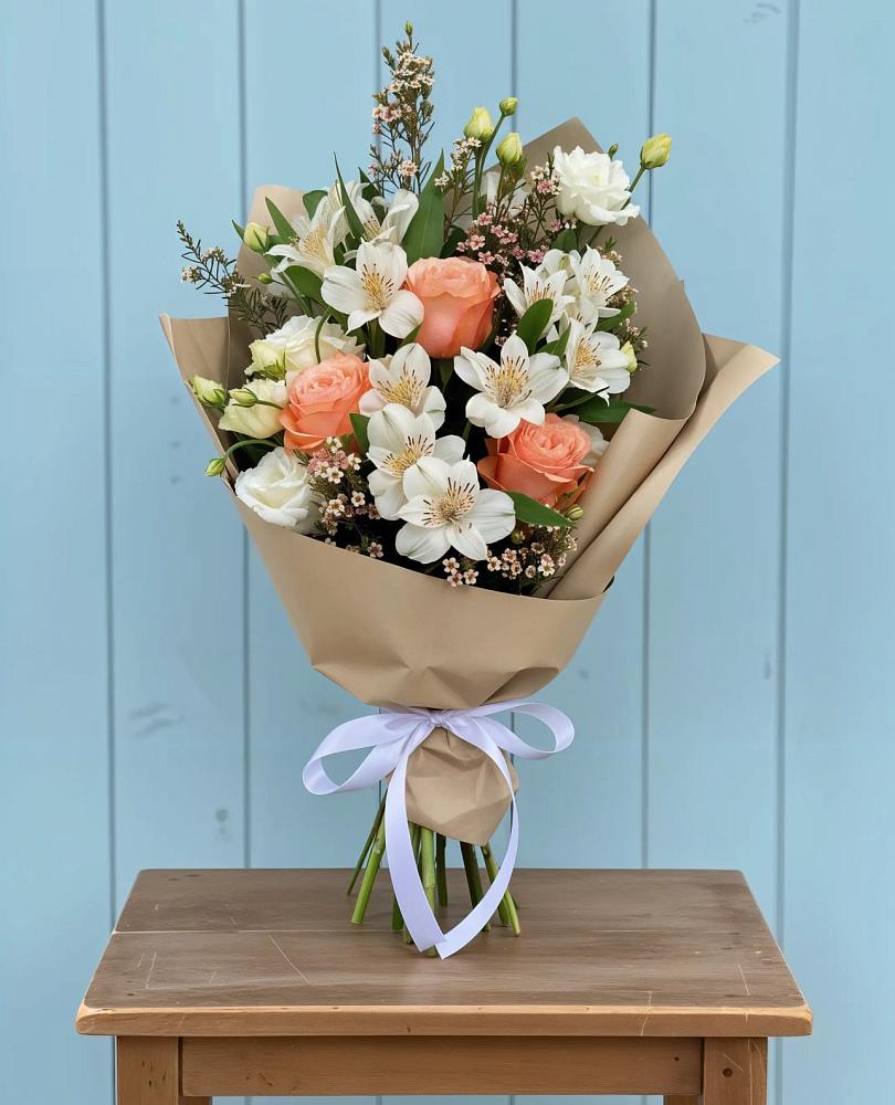 Букет цветов из: Альстромерии, Лизиантусы, Розы и Хризантемы в Лесной Свердловской области