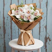 Букет цветов из:  Орхидеи и Розы в Лесной Свердловской области
