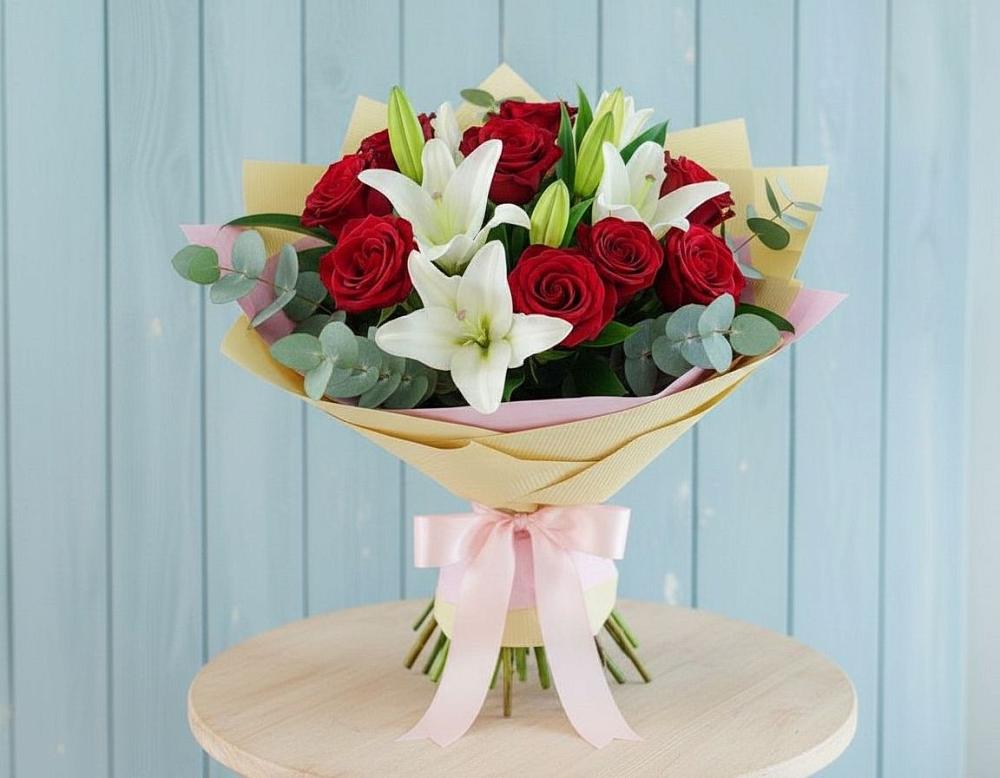 Букет цветов из: Лилии и Розы в Лесной Свердловской области